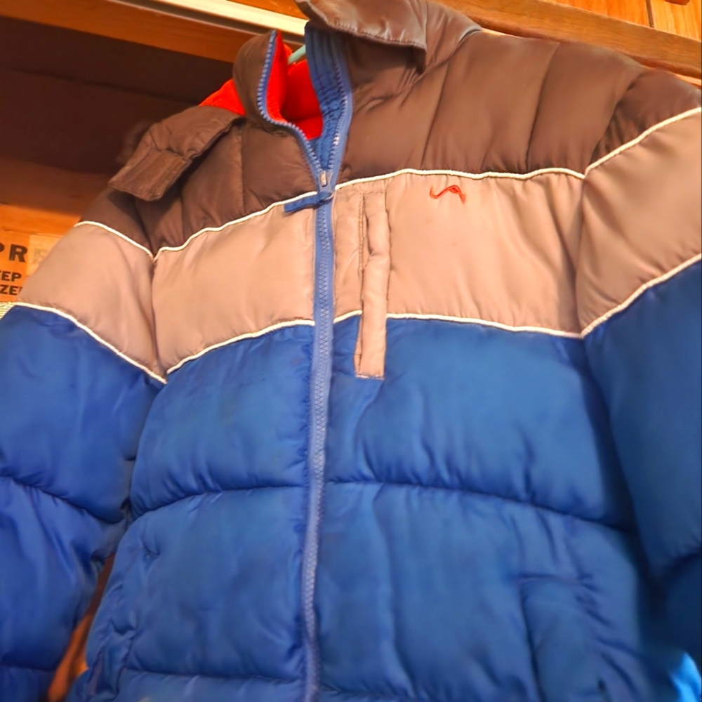 Vertical 9 boys Medium 10/12 puffer jacket